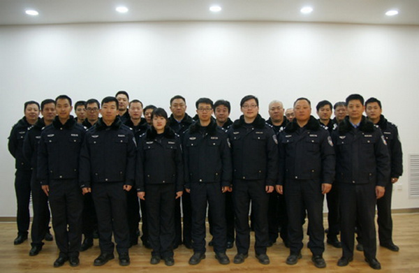 这是荣获“中国青年五四奖章集体”的北京市公安局西城分局府右街派出所青年突击队。